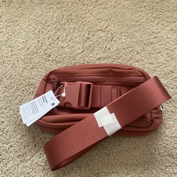 NWT Lululemon Everywhere Belt Bag Brier Rose - Picture 6 of 8